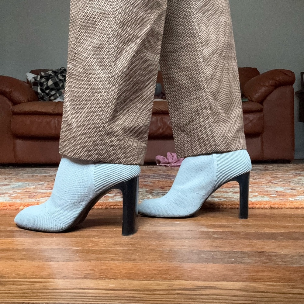 Elegant Gray Knit Ankle Boots